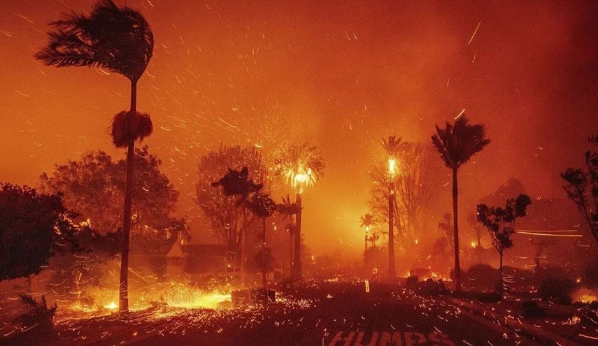 بازگشت بادهای شیطانی و آغازدوباره آتشسوزی در لسآنجلس/ آتش در 2 ساعت 5 هزار هکتار گسترش یافت