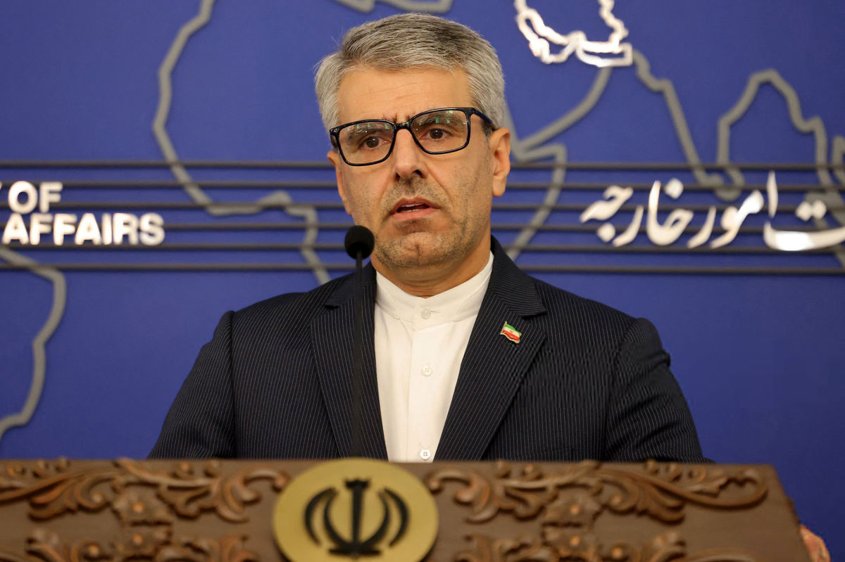 بقائی ادعای ارسال محموله نظامی ایران به یمن را بیاساس دانست