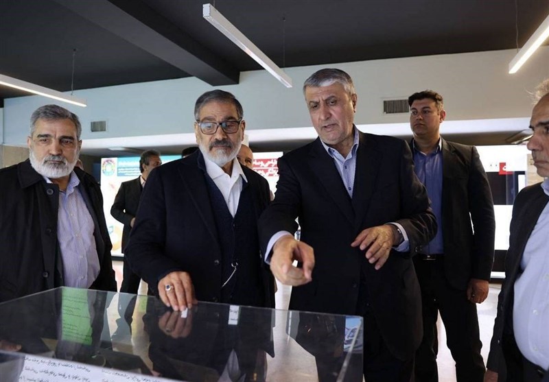 شمخانی: با همه توان از برنامه هستهای صلحآمیز دفاع میکنیم