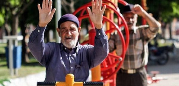 جوانان دهه ۶۰، سالمندان تنهای آینده؟/ تا۱۴۳۰، بیش از یک‌سوم جمعیت ایران سالمند می‌شوند