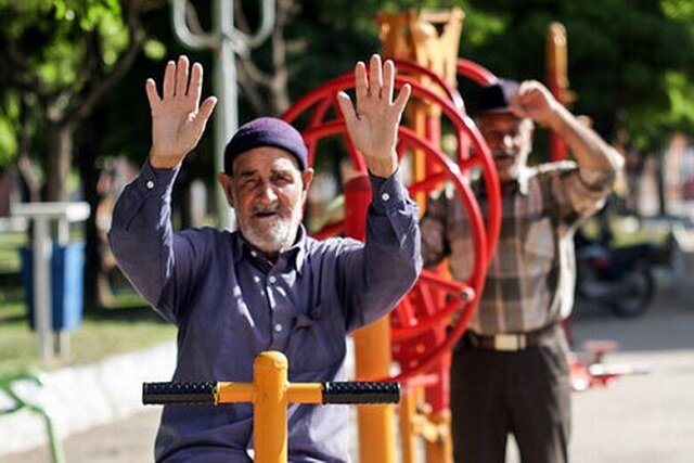جوانان دهه ۶۰، سالمندان تنهای آینده؟/ تا۱۴۳۰، بیش از یکسوم جمعیت ایران سالمند میشوند