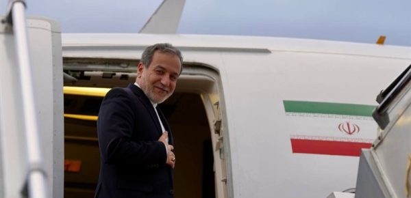 عراقچی و هیات دیپلماتیک ایرانی راهی عمان شد
