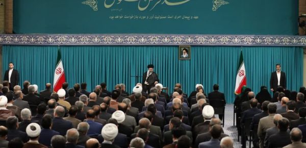 نمایندگان شأن و جایگاه بی‌نظیر و وزین مجلس را حفظ کنند