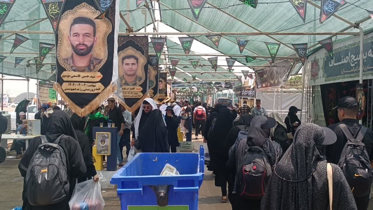 در شلمچه از راهی که مزین به شهداست به کربلا می روند