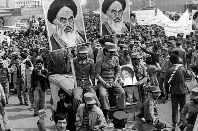 فرمان شکست حکومت نظامی در ۲۱ بهمن سال ۵۷: آغاز دوره‌ای جدید در تاریخ ایران