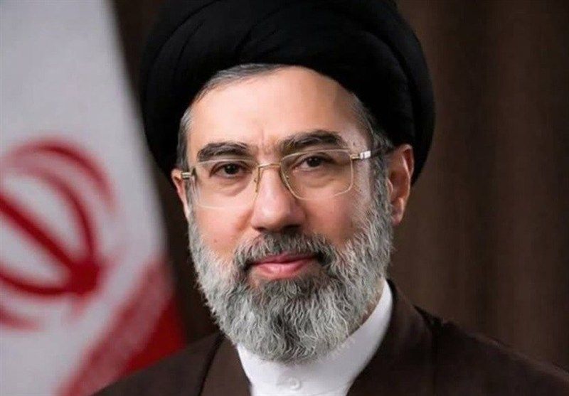 سید مجتبی خامنه‌ای شخصیتی علمی، جهادی و سیاسی خبره