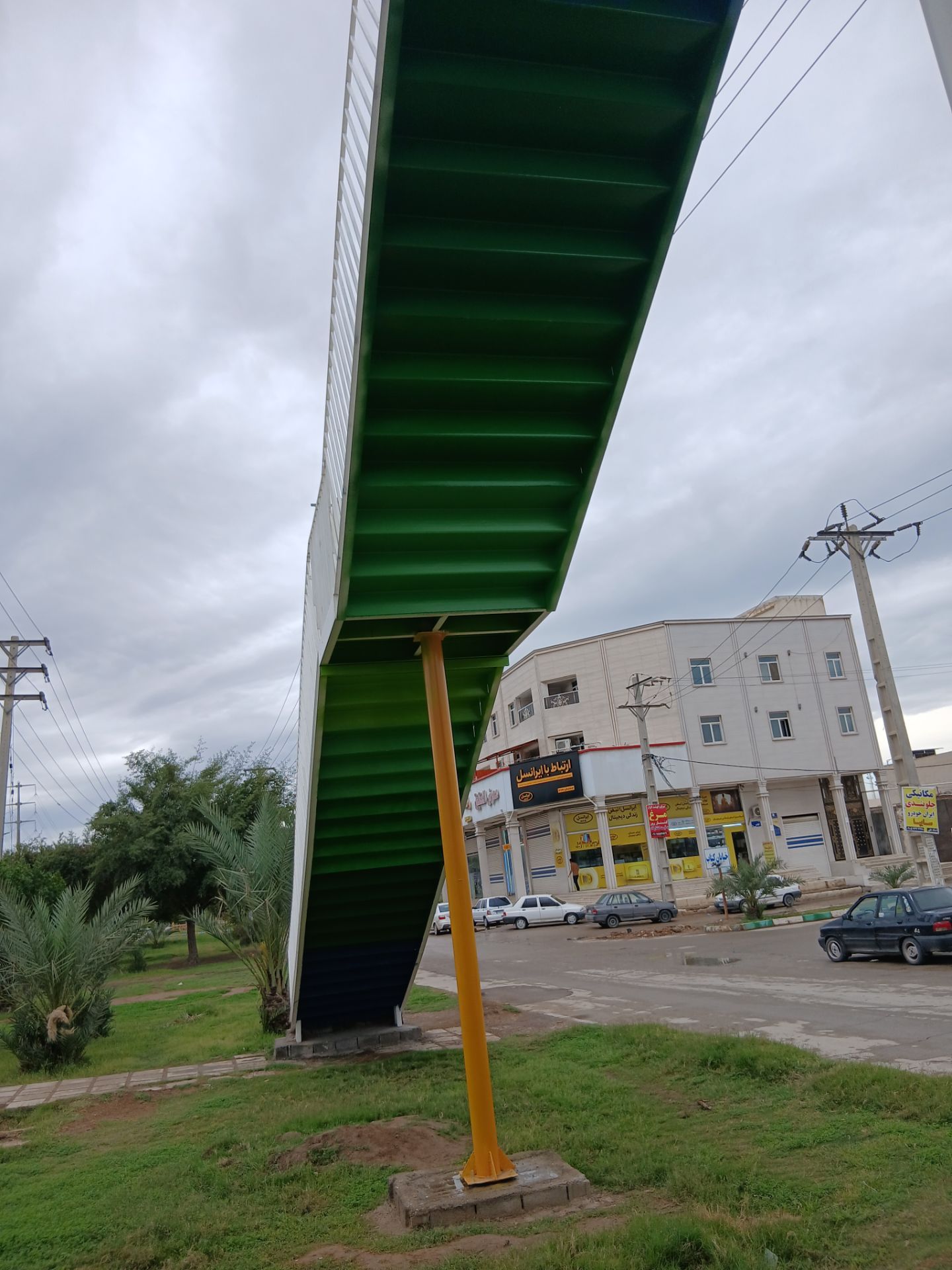 تلاش بی‌وقفه برای خدمت‌رسانی در شرایط جنگی
