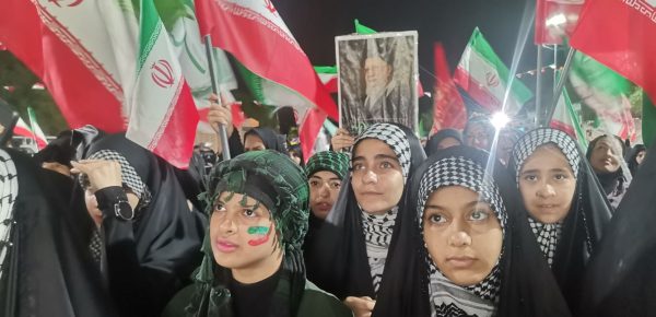 حماسه حضور در کارون؛ باران هم نتوانست جلوی مردم را بگیرد