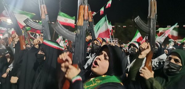 رژه حماسی دختران کارون؛ تجلی اقتدار در پاسداری از سرزمین