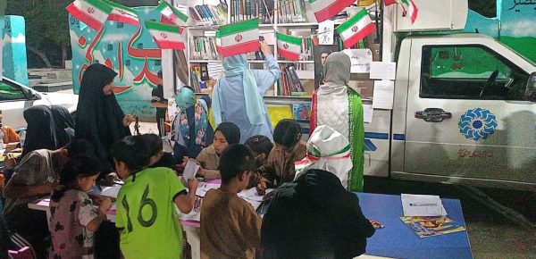 کتابخانه سیار کارون؛ همسفر فرهنگ در قلب اجتماع کوت‌عبدالله