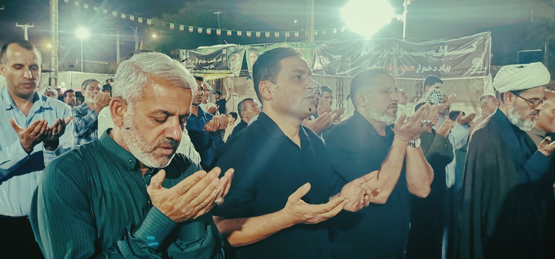 اجتماع مردم کارون در گلزار شهدا با اقامه نماز استغاثه