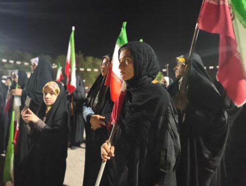 طنین «الله‌اکبر» در کارون؛ مردمی که میدان را ترک نمی‌کنند+ویدئو