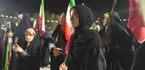 طنین «الله‌اکبر» در کارون؛ مردمی که میدان را ترک نمی‌کنند+ویدئو