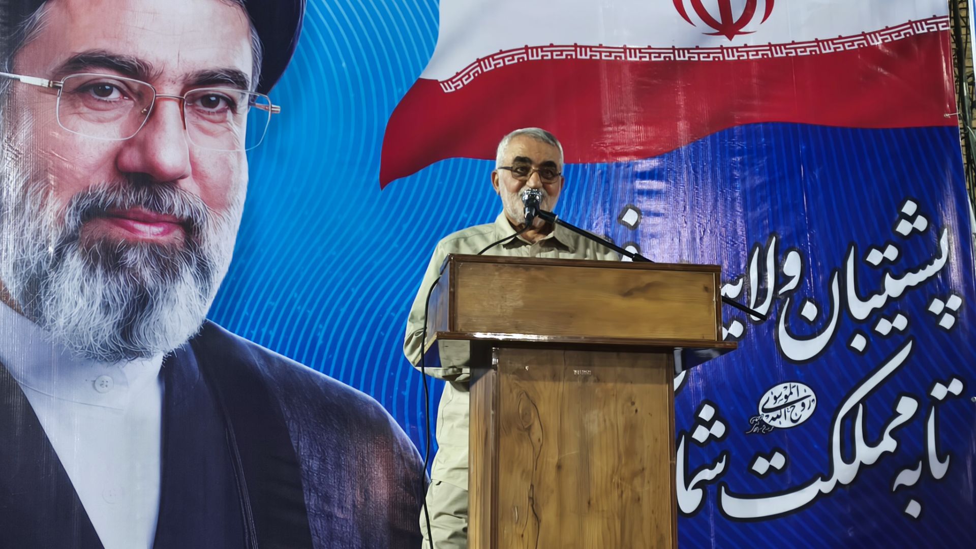 بروجردی در جمع مردم کارون: هیمنه پوشالی آمریکا درهم شکسته است
